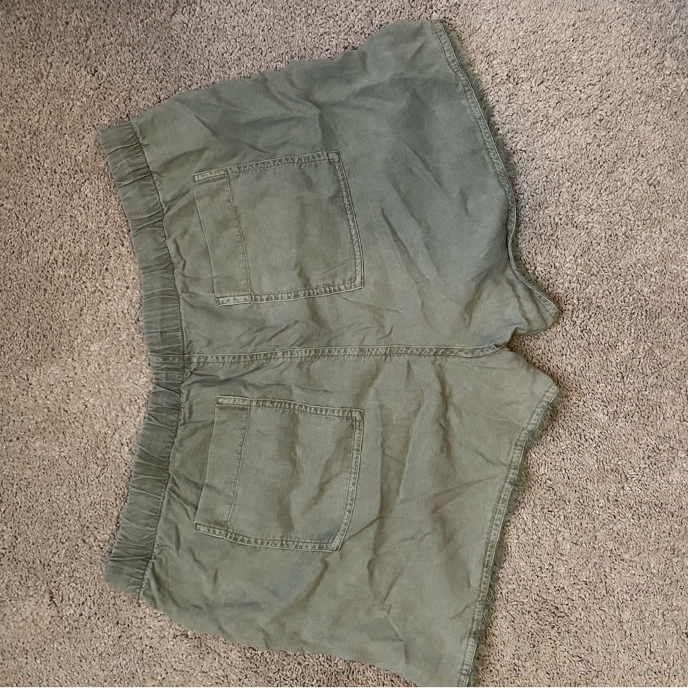 Cloth & Stone Shorts - Picture 2 of 4